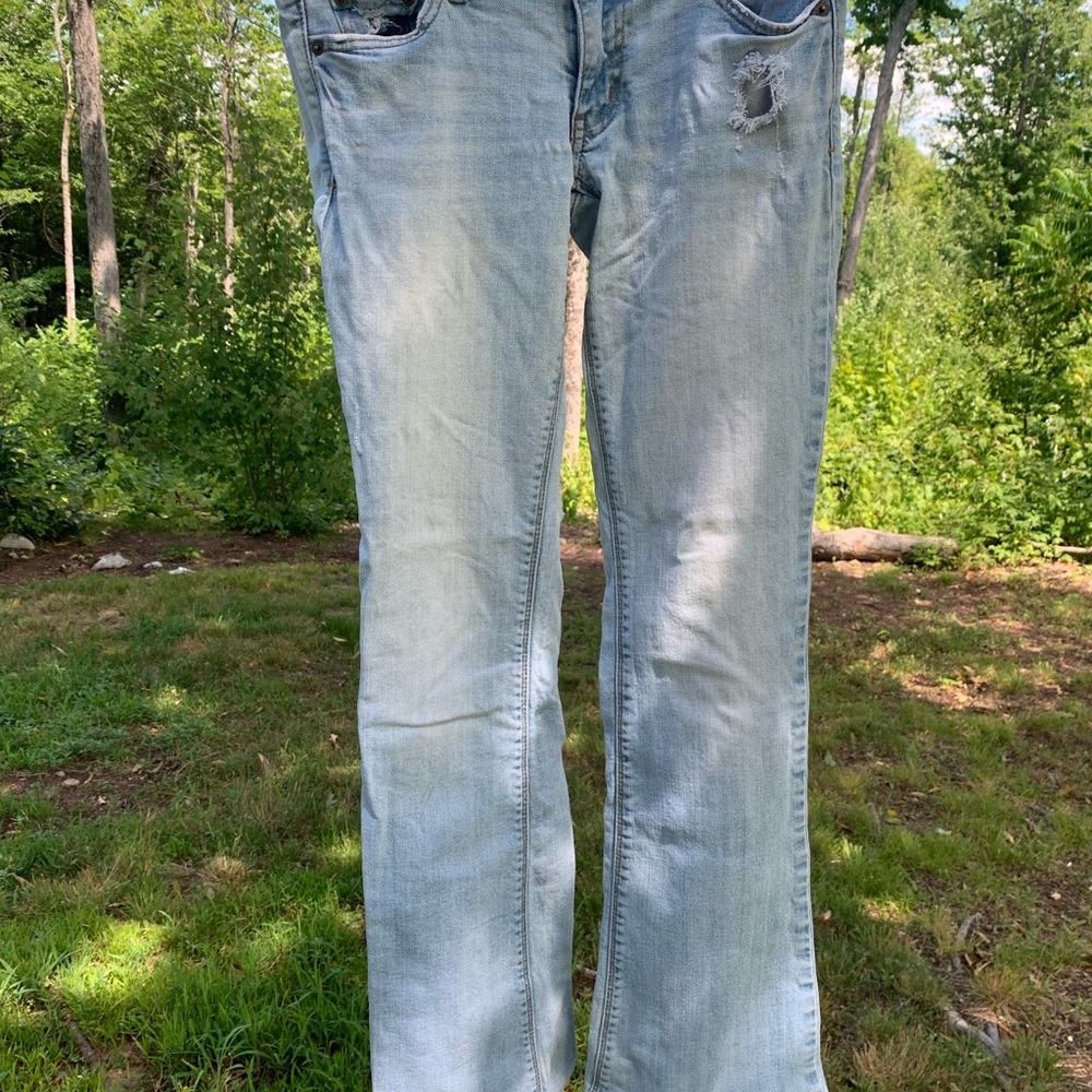 Women’s American Eagle light wash stretch with flare jeans.